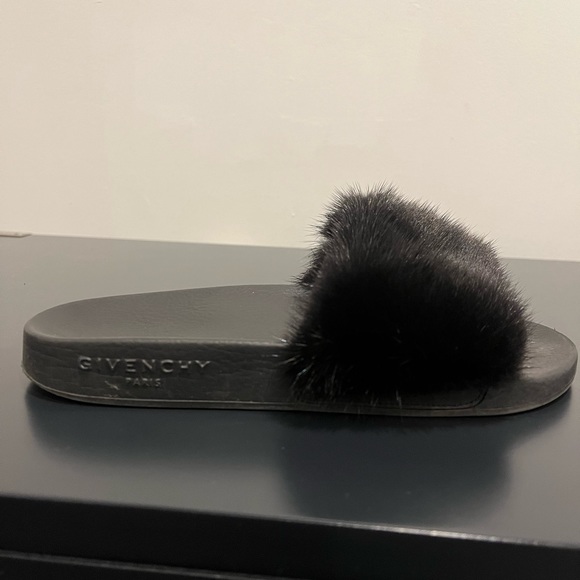 Givenchy Black Fur Slides - Picture 2 of 11